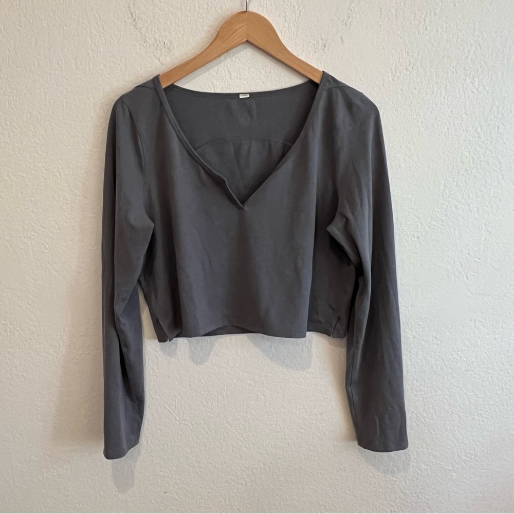 lululemon athletica Charcoal Gray Long Sleeve V-Neck Cropped Top